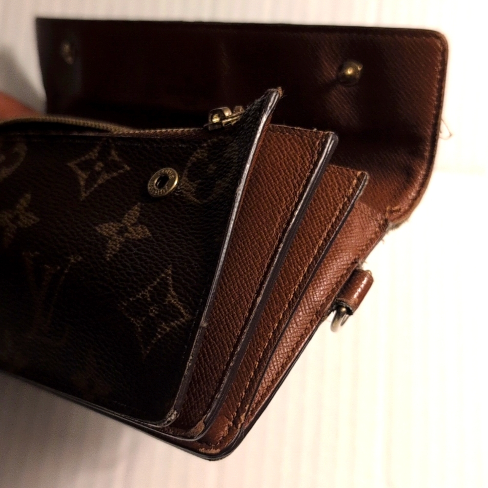 LOUIS VUITTON Monogram Portefeuille Accordion M58008 Chain Wallet - Picture 12 of 14